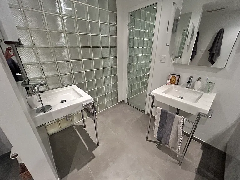 Bedroom#1 - private bathroom.