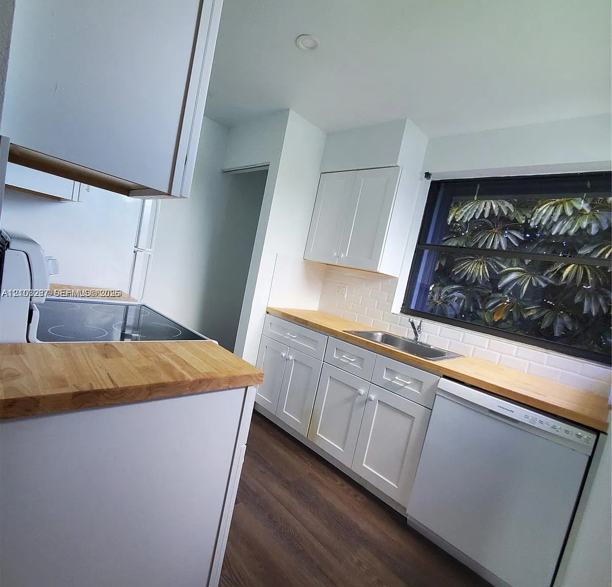 Lakeshore Condo 10 — Photo 4
