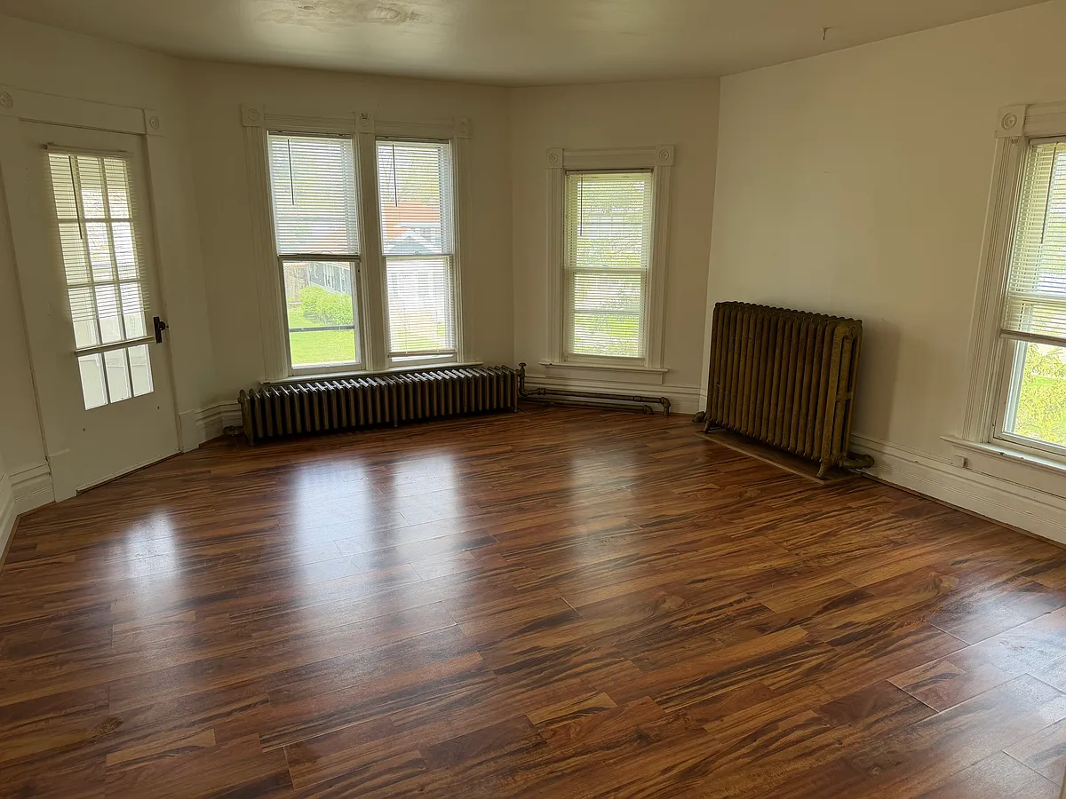 Building Photo - 319A E Irving Ave #A