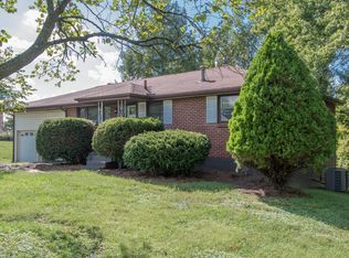 1719 Meadowbrook Dr, Springfield, TN 37172