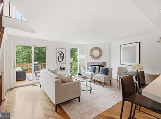 1686 Oaktree Ct, Reston, VA 20194