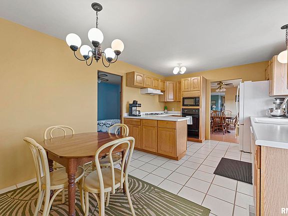 4th image of 3865 300th St