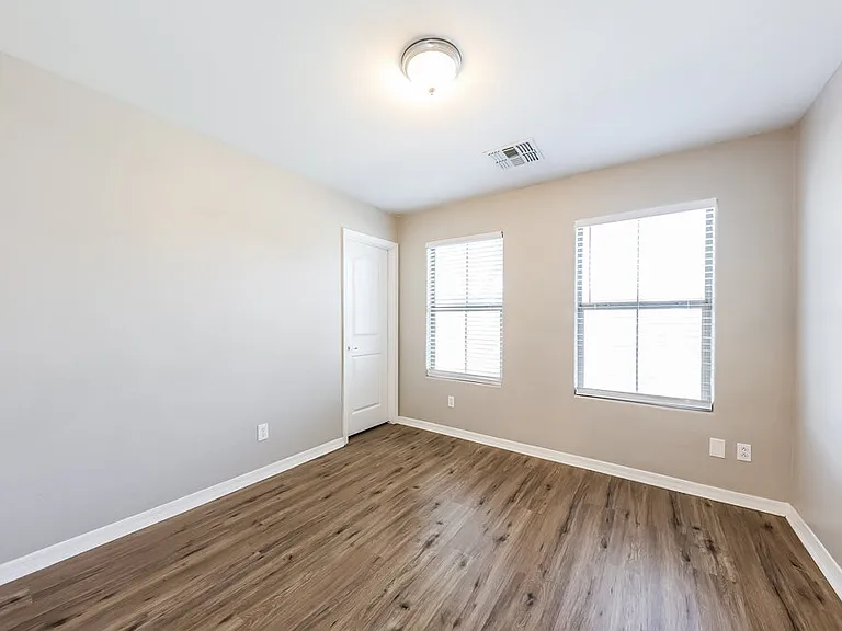 25644 W Magnolia St — Photo 14