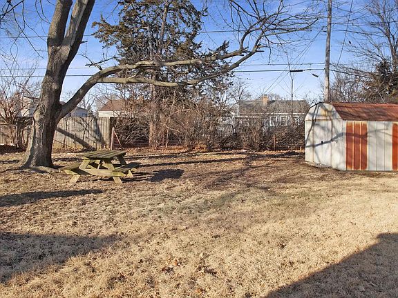 4th image of 2113 W Gilbert Ave