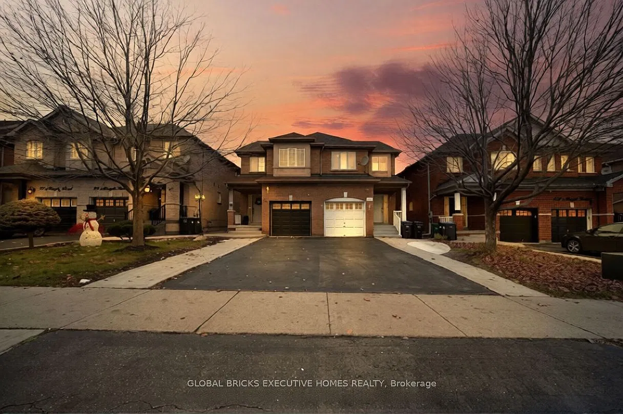 3 bed, $2,700 — Photo 1