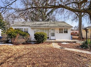 860 Saint Brendan Ln, Florissant, MO 63031