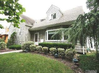 563 Saddle Ridge Rd, Woodmere, NY 11598