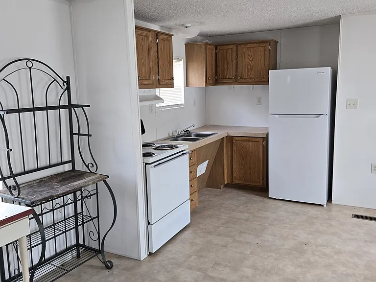 613 Anna Ave — Photo 5