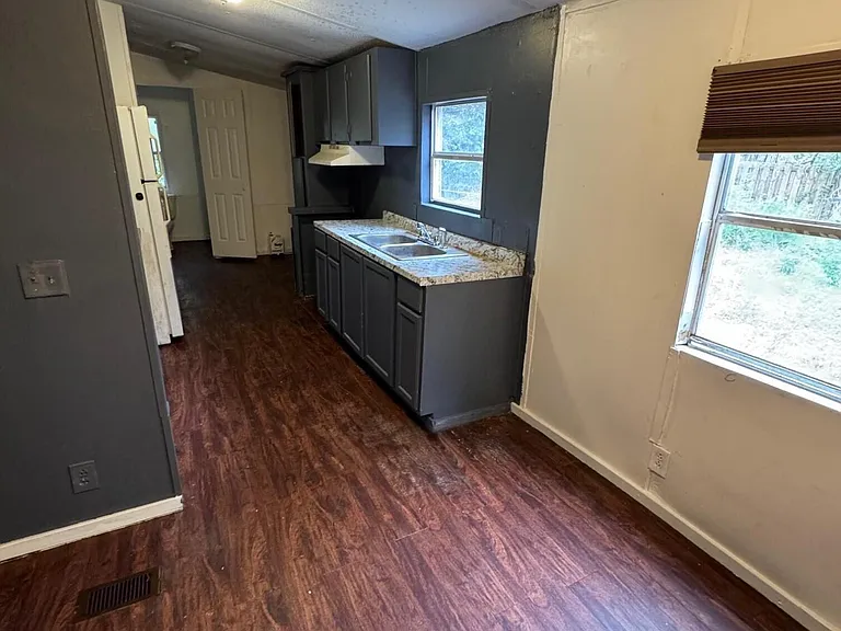 3521 Whitehall St — Photo 9