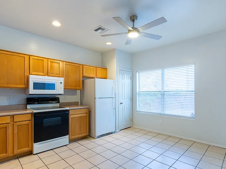 392 Falcon Ct — Photo 5