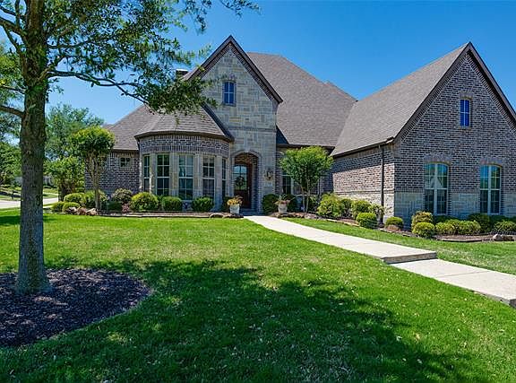 2nd image of 2704 Majestic Grove Ln