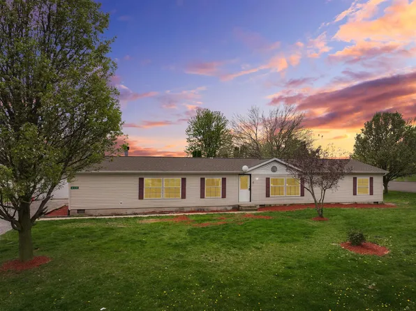 218 W Ruby St, Ashley, IN 46705