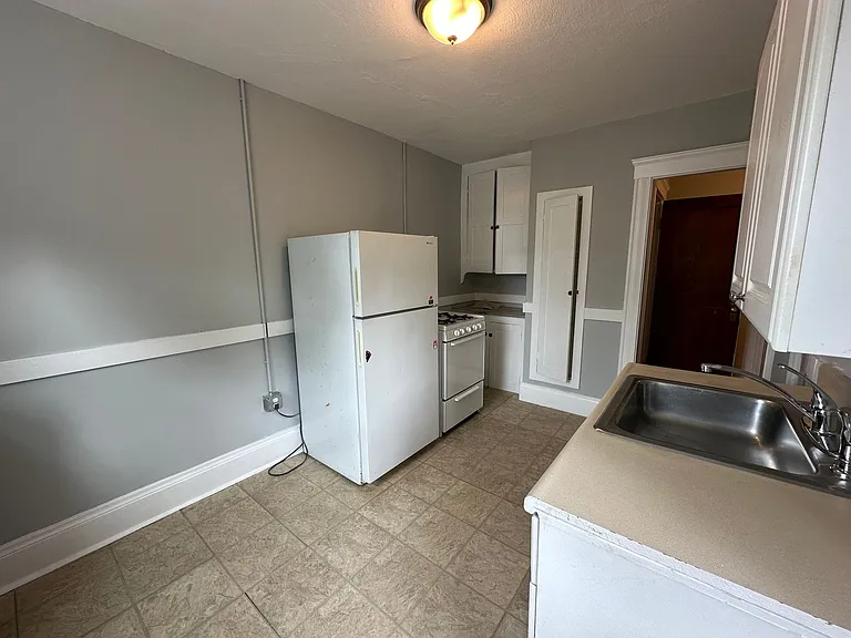 208 Main St. — Photo 31