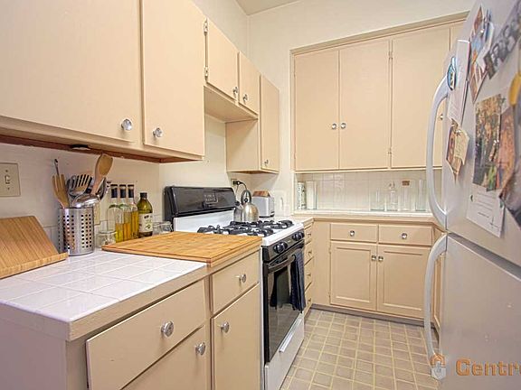 5th image of 2135 Sacramento St Unit 25