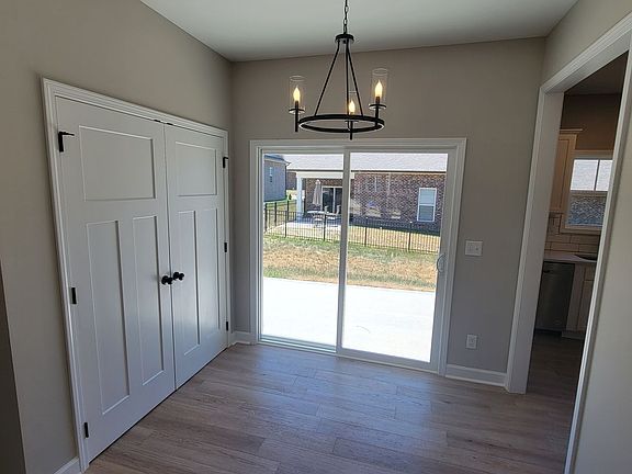 4th image of 1431 Village Loop
