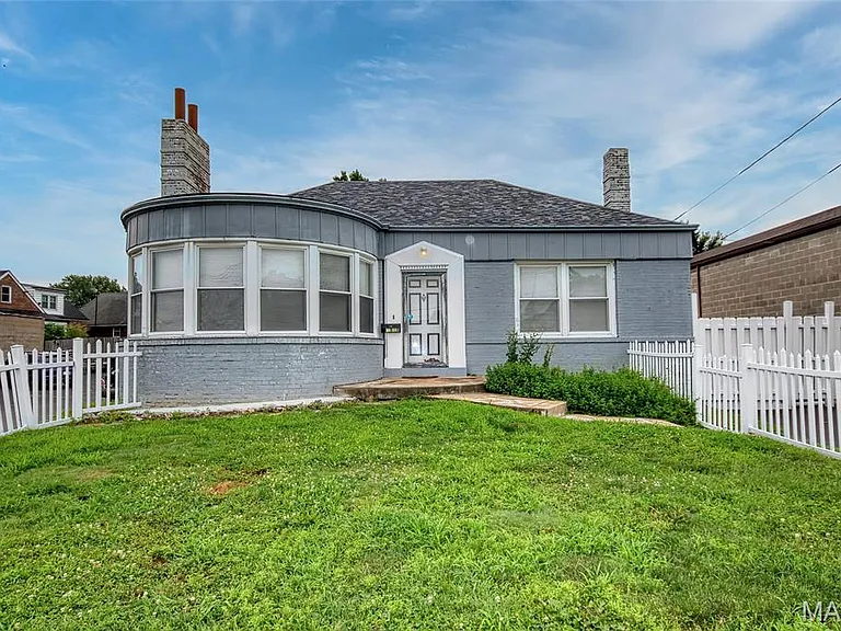 8910 Gravois Rd — Photo 1