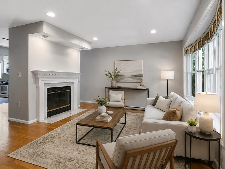 8 Locust Ln #4 — Photo 1