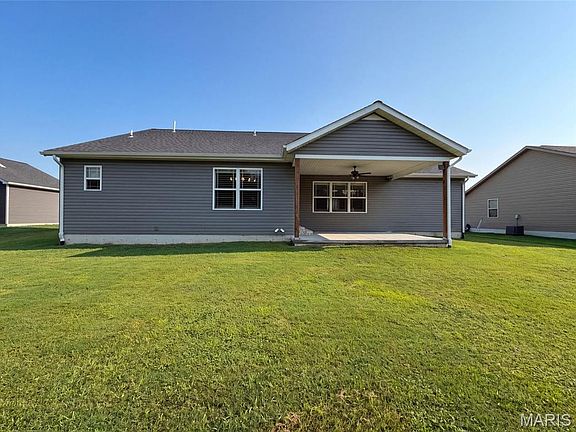 5th image of 217 Emerald Way W