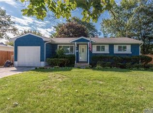 84 Ithaca St, Bay Shore, NY 11706