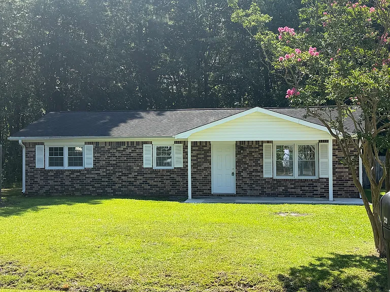 230 Stonebrook Dr — Photo 2