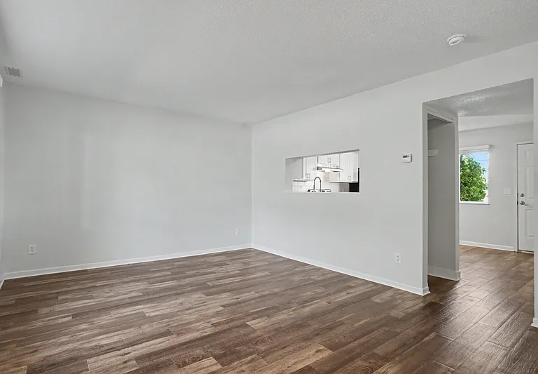 406 E 15th St #406F — Photo 22