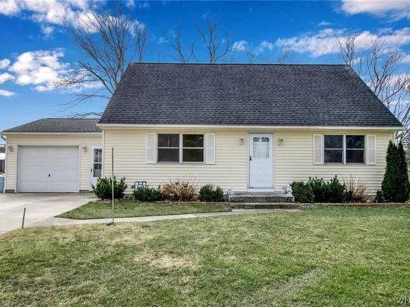 22 Puritan Pl, Orchard Park, NY 14127