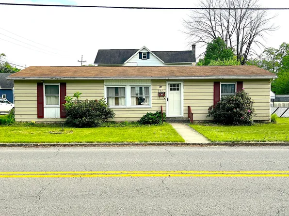 207 W Center St, Wind Gap, PA 18091