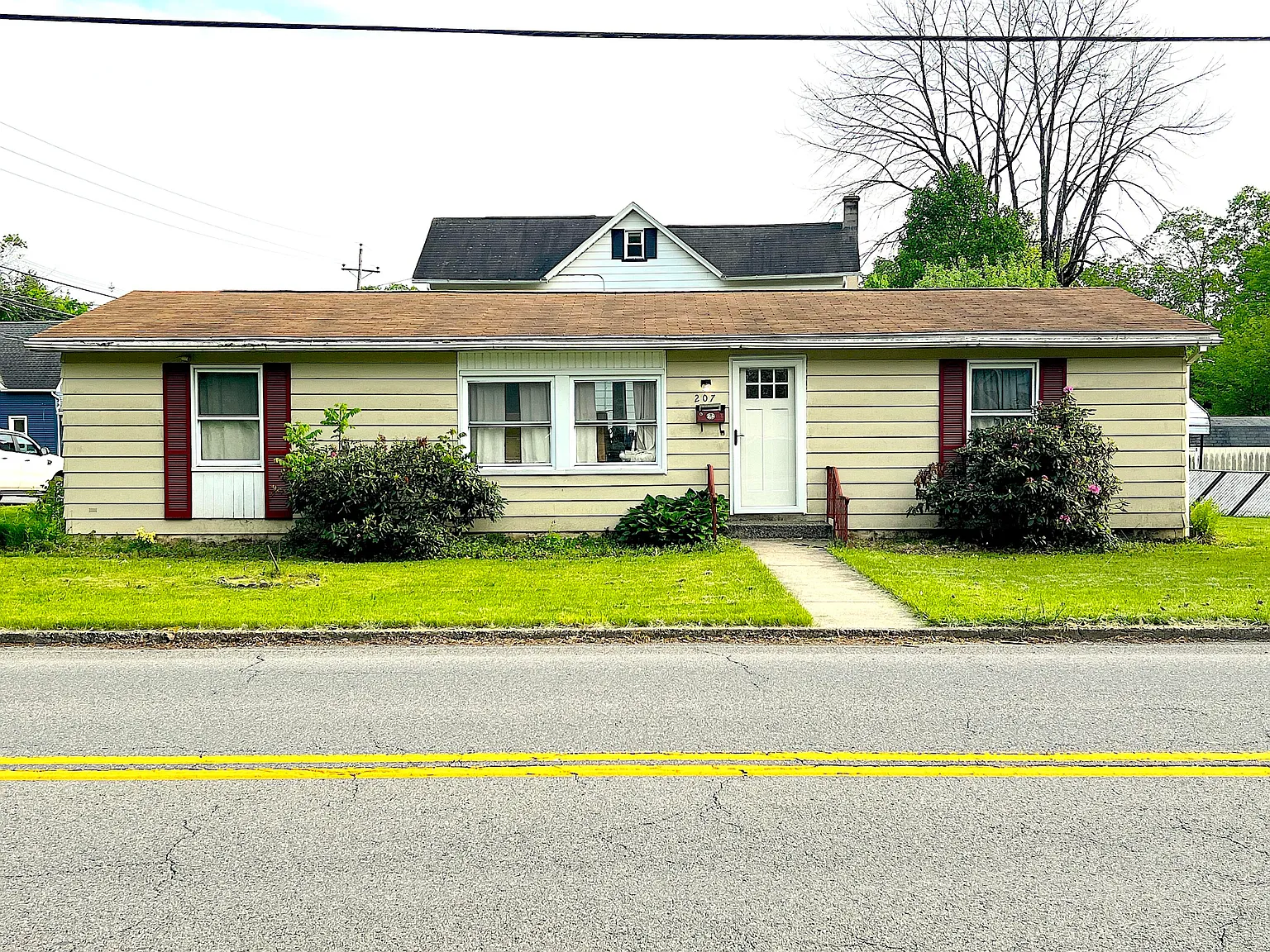 207 W Center St photo 1