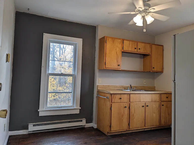 607 W Main St #3 — Photo 2