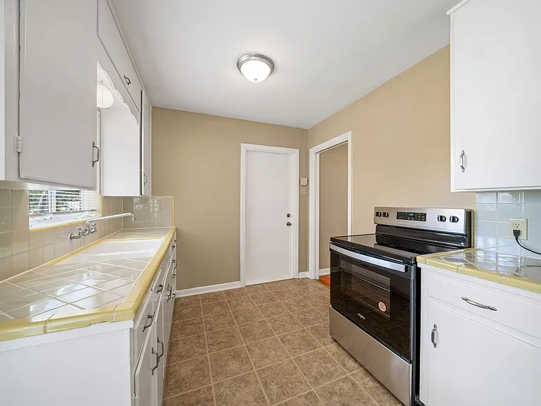 314 Barbara Dr — Photo 8