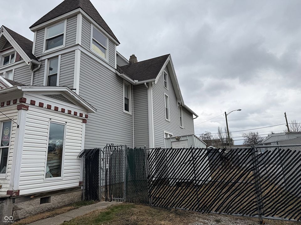 1st image of 715 W Superior St
