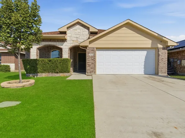 3137 Royal Crest Dr, Fort Worth, TX 76140