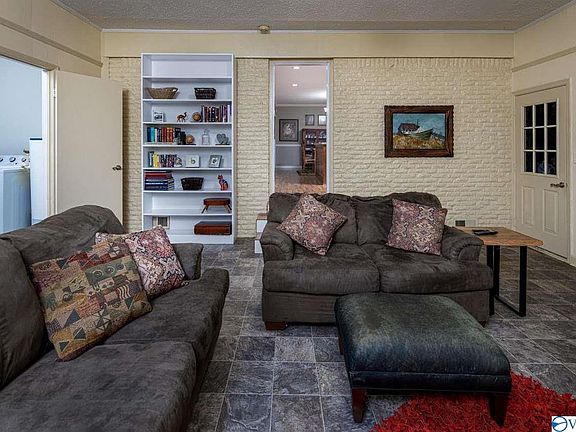 3rd image of 2824 Briarwood Dr SE