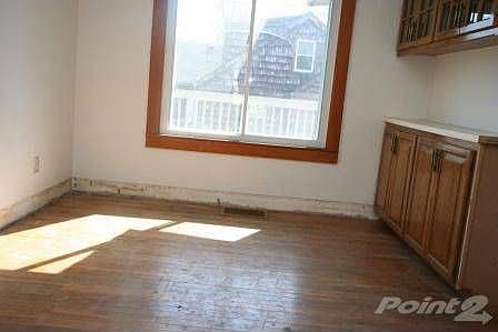 3rd image of 3915 Walker Ave