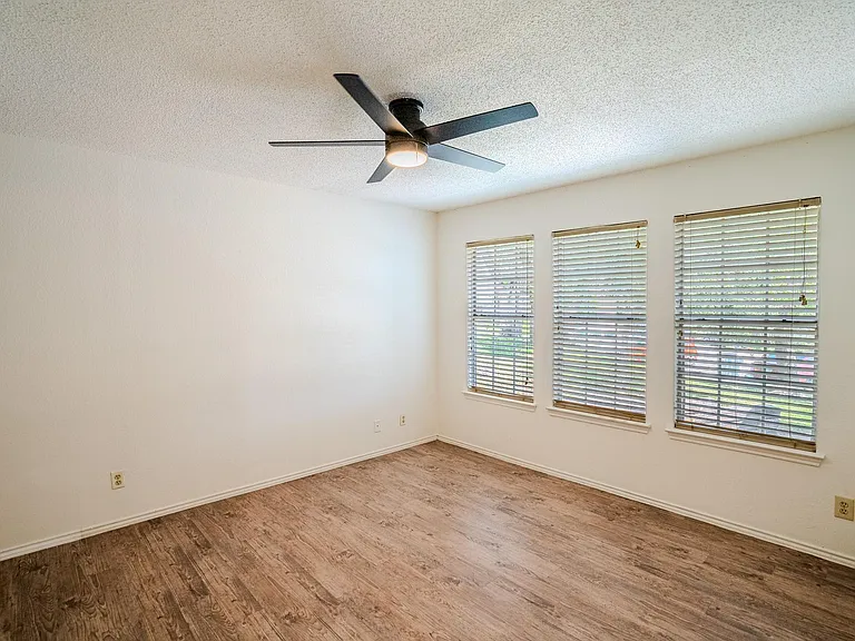 517 Cutty Trl #B — Photo 12