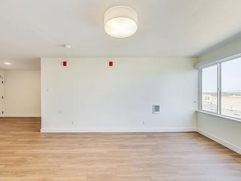 4350 Kirkham Street — Photo 20