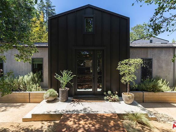 2nd image of 226 S Rimpau Blvd