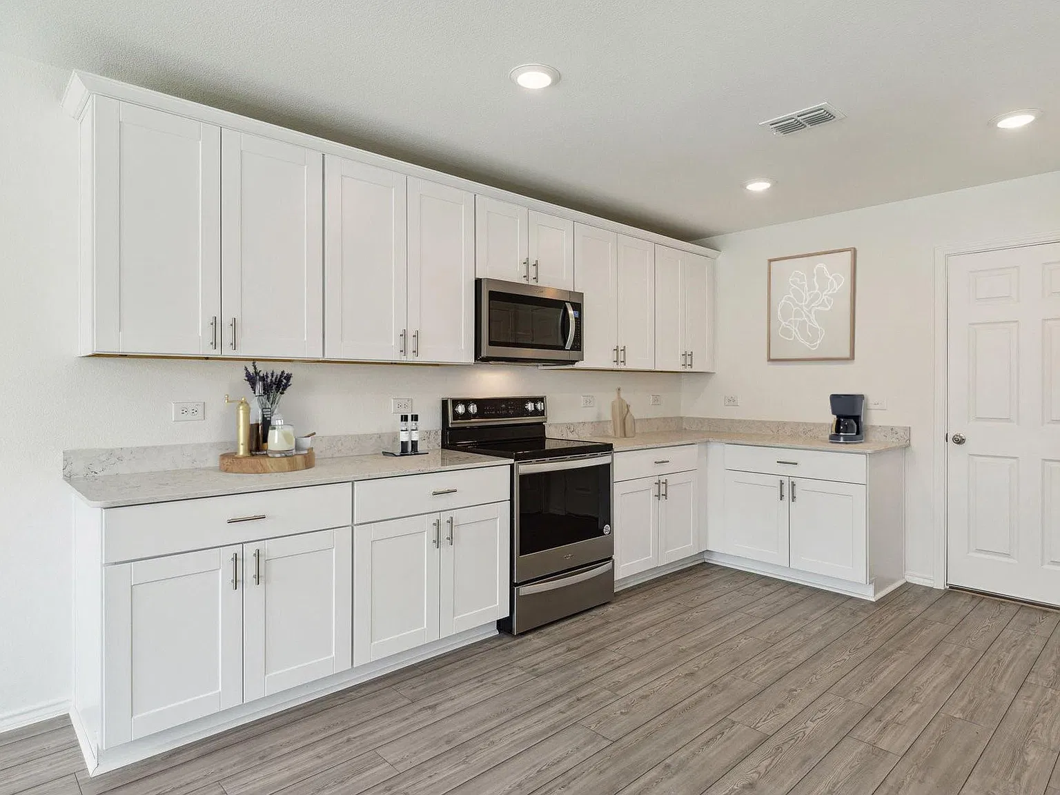 4 bed, 1893 sqft, $2,577 — Photo 3