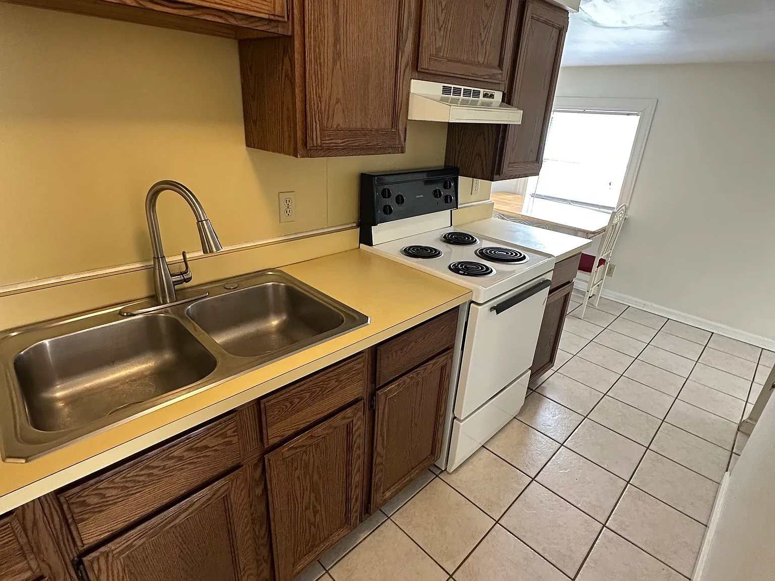8 W Hollister Street — Photo 4