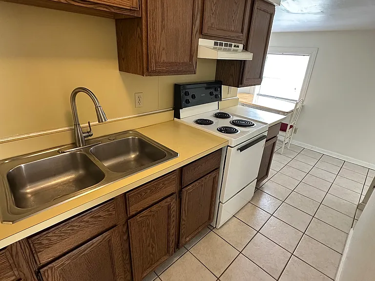 8 W Hollister St #3 — Photo 4