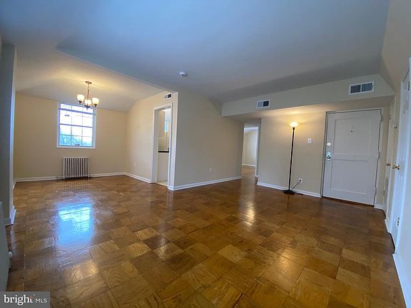 4th image of 1304 N Meade St #Eng4