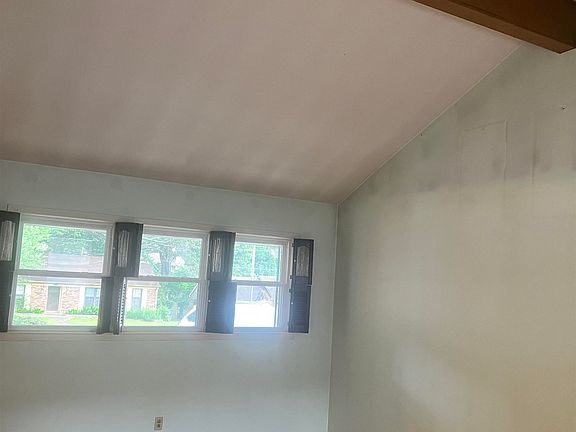 4th image of 5110 Oak Meadow Ave