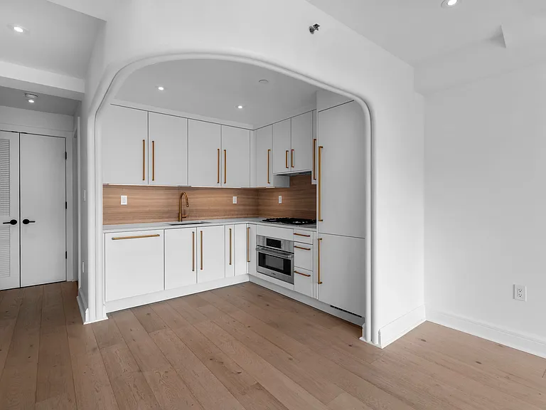 533 E 12th St #6C — Photo 5