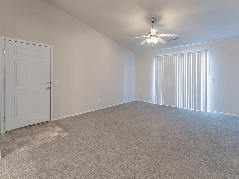 Sandstone Heights Apartments — Photo 40