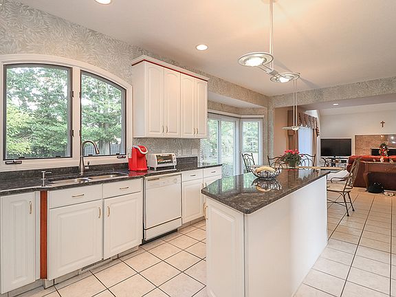5th image of 3155 Royal Oak Ct