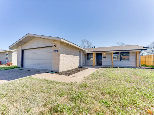 2326 Nottingham Dr, Garland, TX 75041