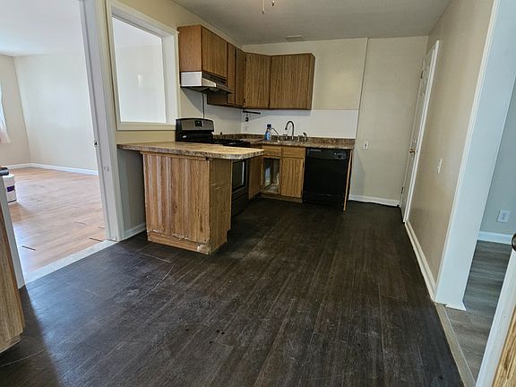 5th image of 59 Moffett St