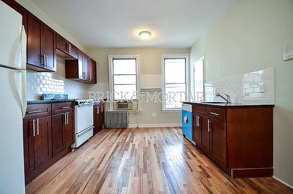 Rented by Brick&Mortar | media 32