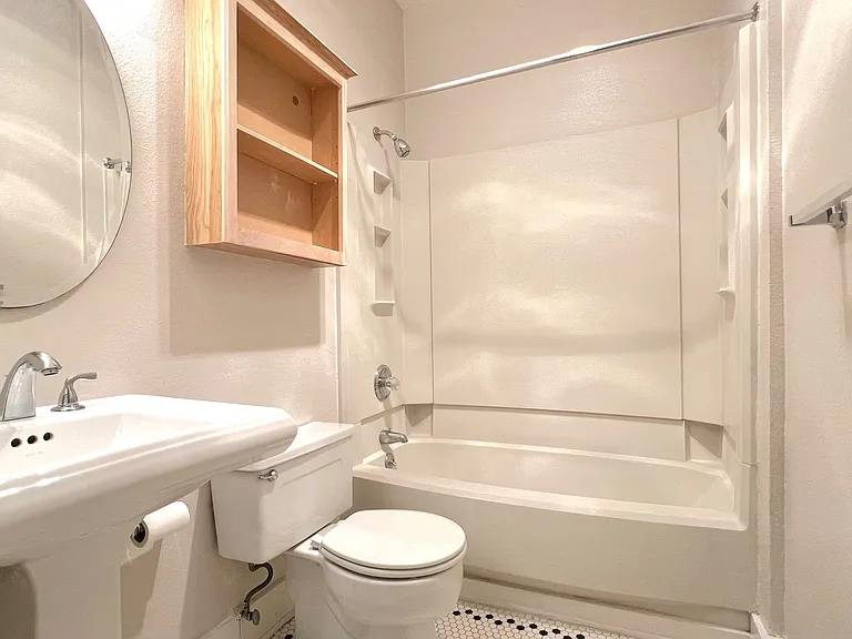 Marcella Apartments — Photo 19