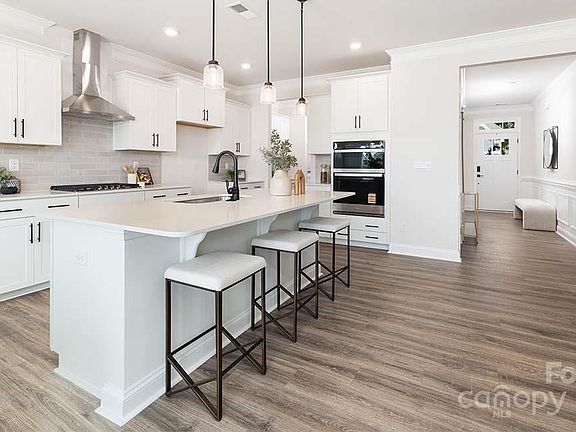 3rd image of 122 Asmodean Ln